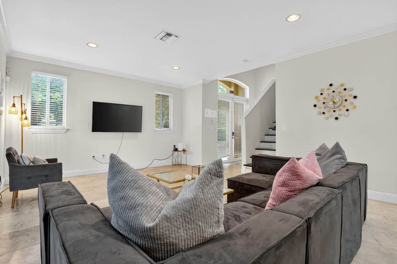 1705 Ne 11th St #1372360P - Photo 6 of 50