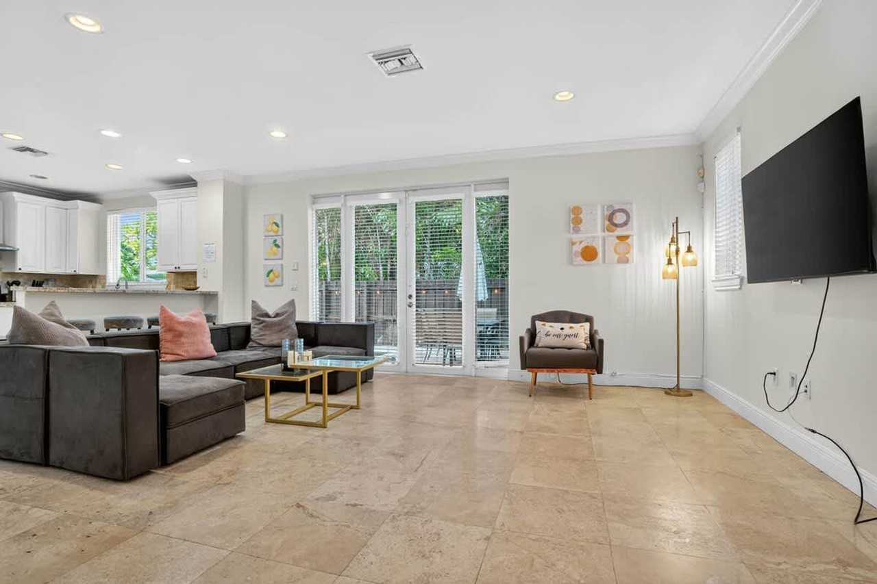 1705 Ne 11th St #1372360P - Photo 7 of 50