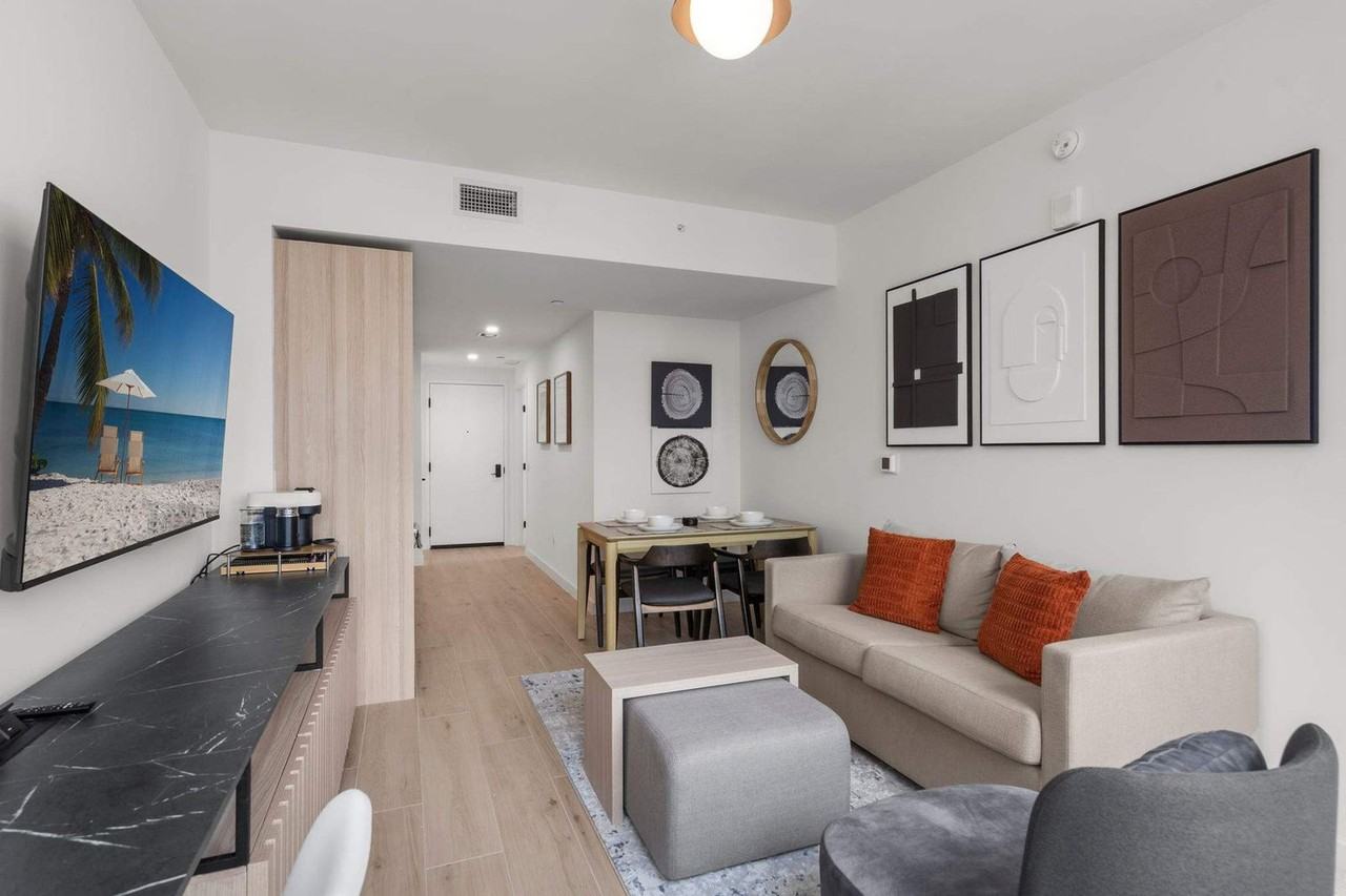 225 N Miami Ave #1372964P - Photo 2 of 47