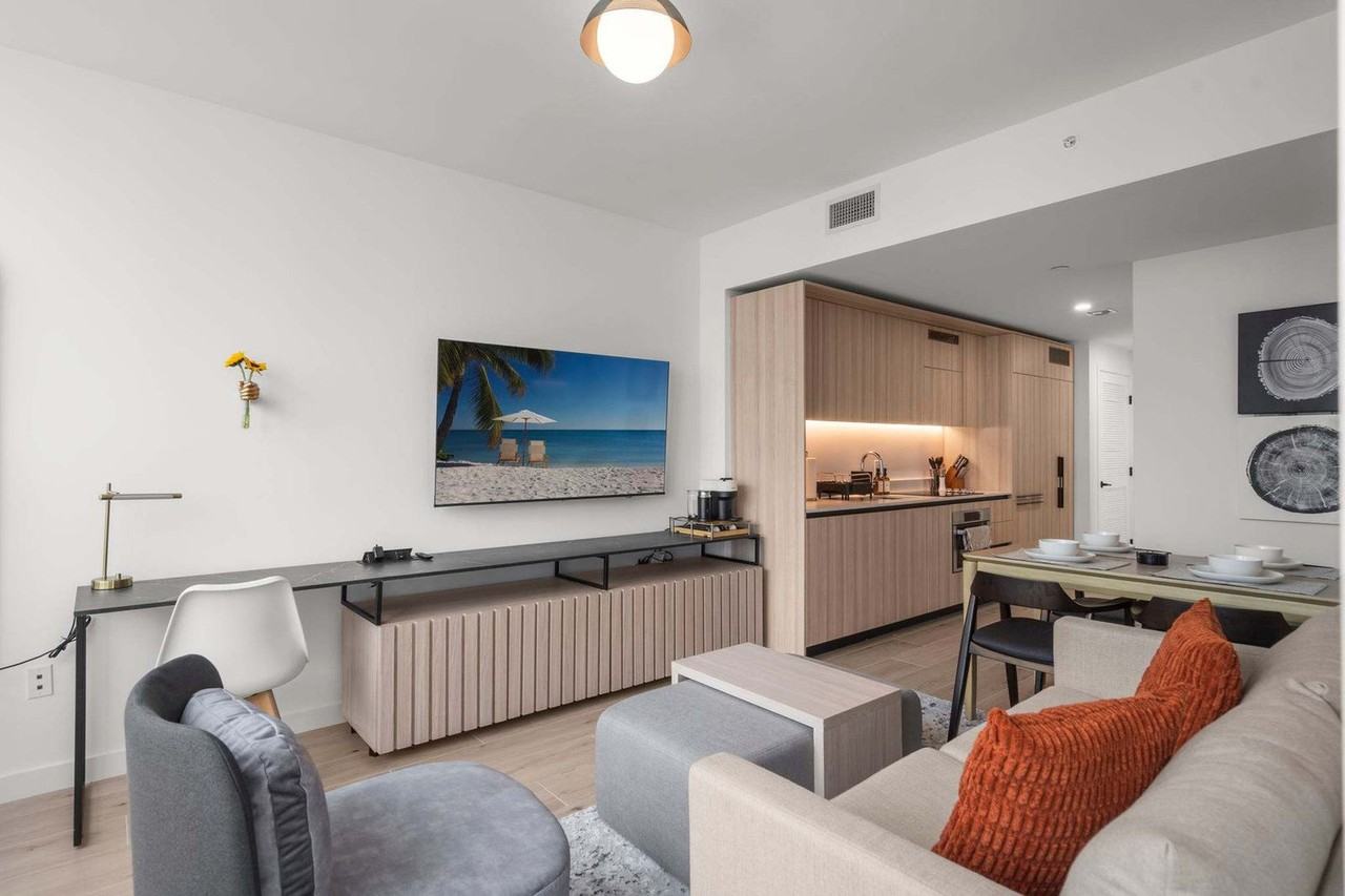 225 N Miami Ave #1372964P - Photo 3 of 47