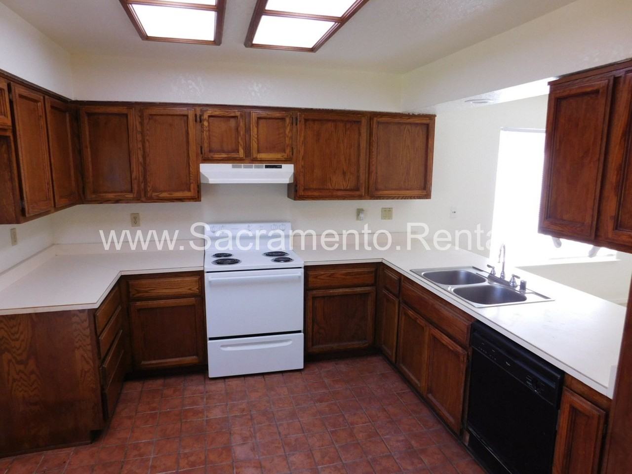 8475 Carlin Ave - Photo 6 of 28