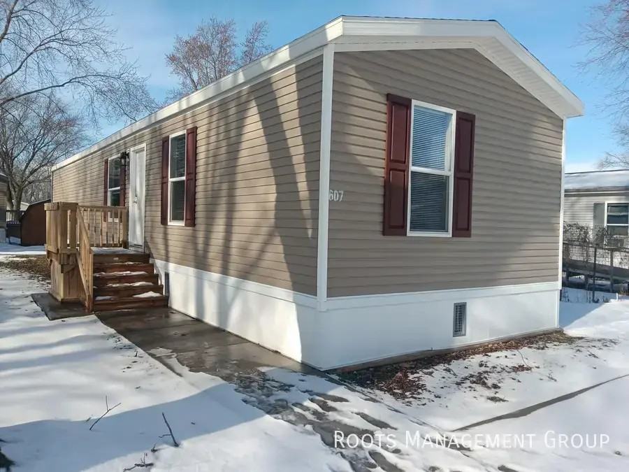 607 Carriage Lane Est #607 - Photo 2 of 22