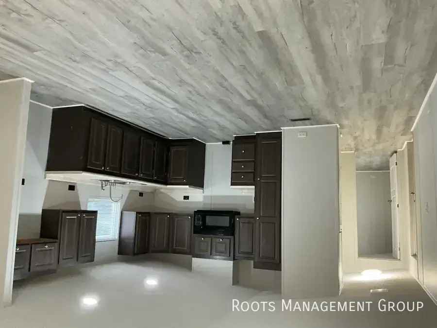 115 W Loudon Ave #M106 - Photo 2 of 4