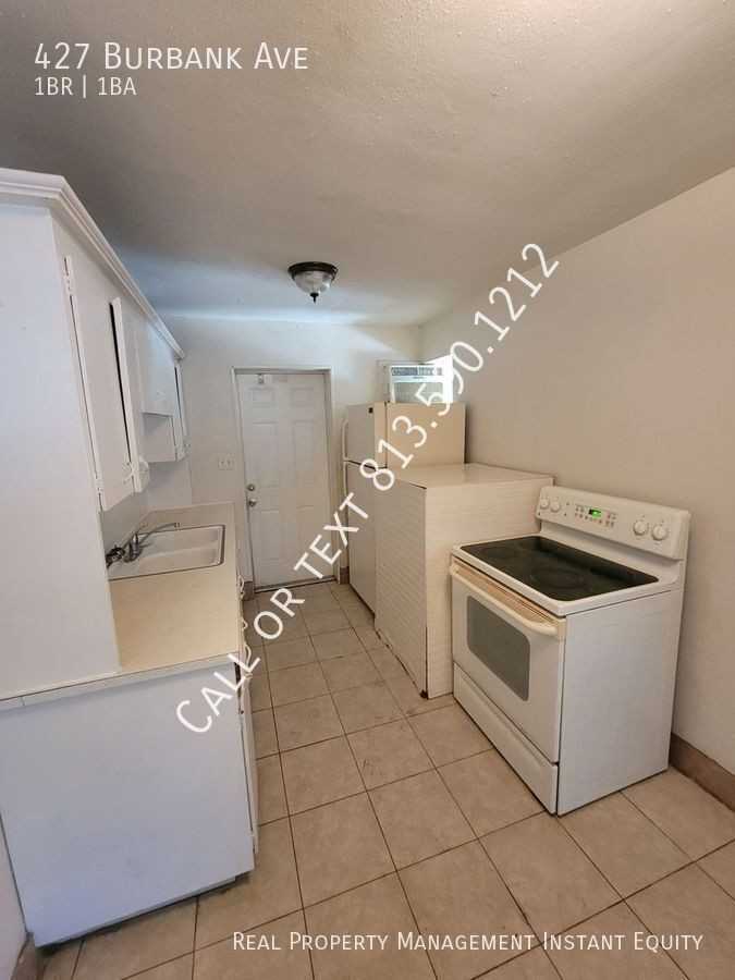 427 Burbank Ave - Photo 7 of 11