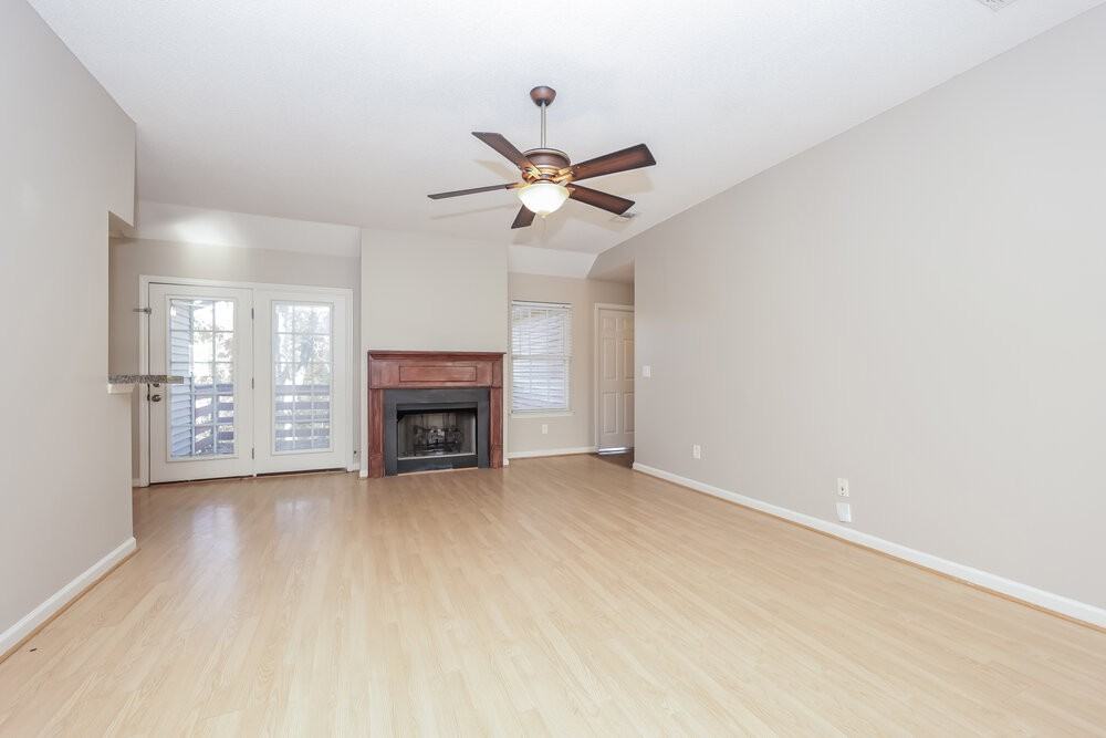 1052 Blue Mountain Ln - Photo 4 of 17