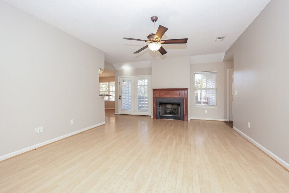 1052 Blue Mountain Ln - Photo 5 of 17