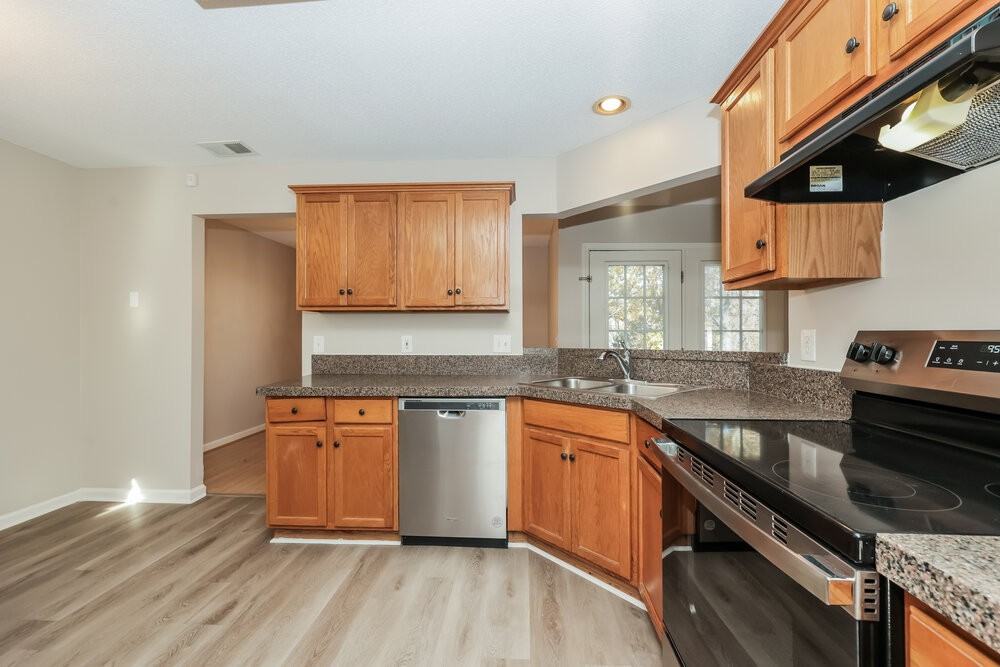 1052 Blue Mountain Ln - Photo 7 of 17