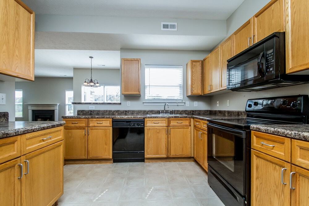 7424 Maggie Dr - Photo 3 of 17