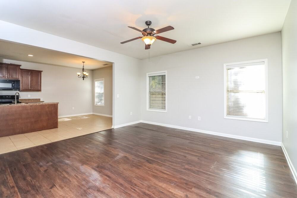 522 Broughton Dr - Photo 5 of 18