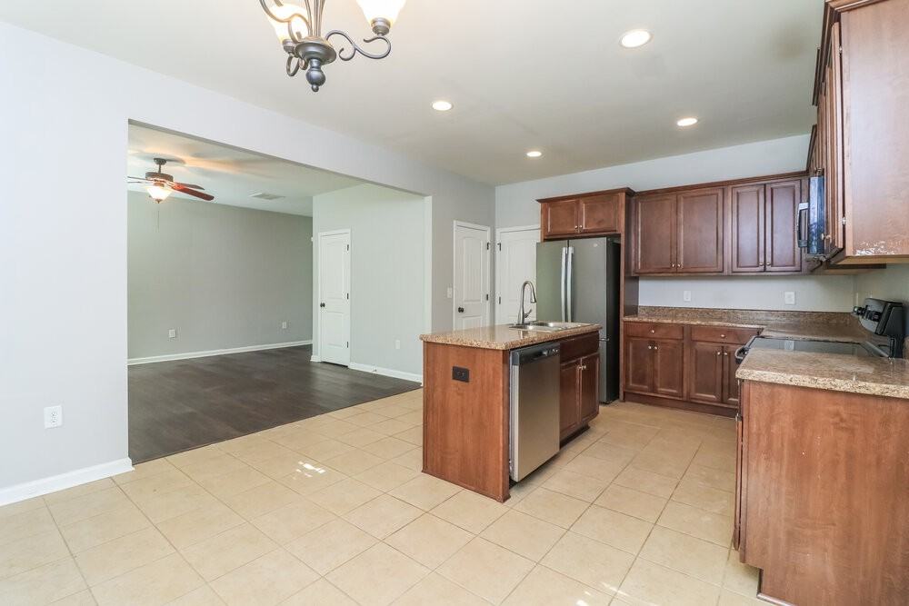 522 Broughton Dr - Photo 7 of 18