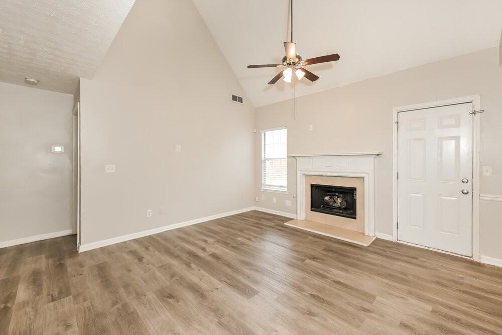 812 Lorraine Ln - Photo 4 of 17