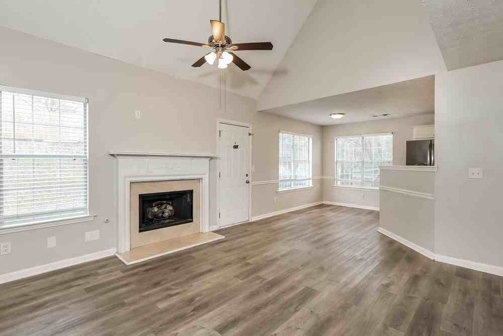 812 Lorraine Ln - Photo 5 of 17