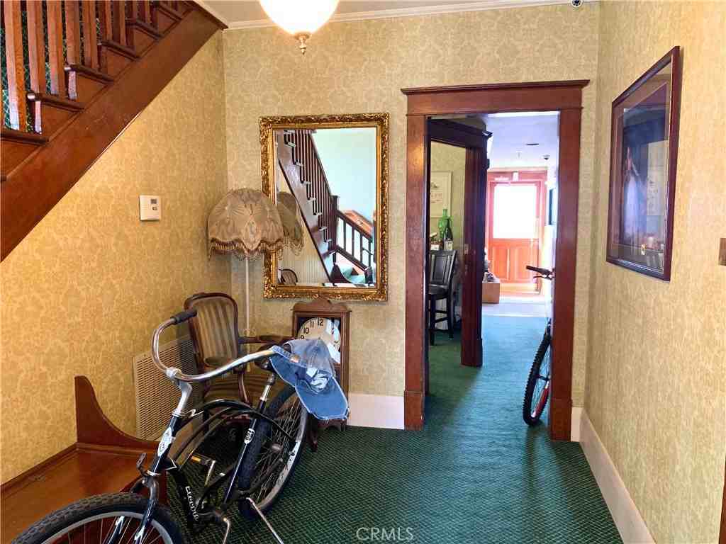 1460 W 9th St #1460 - Photo 3 of 6