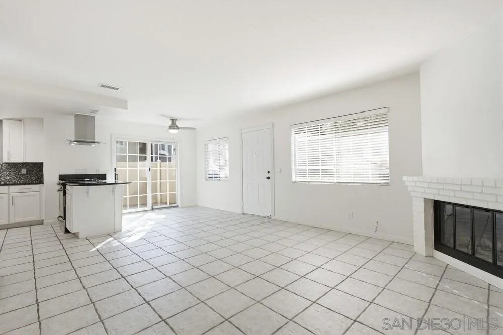 10180 Palm Glen Dr #10180 - Photo 4 of 47