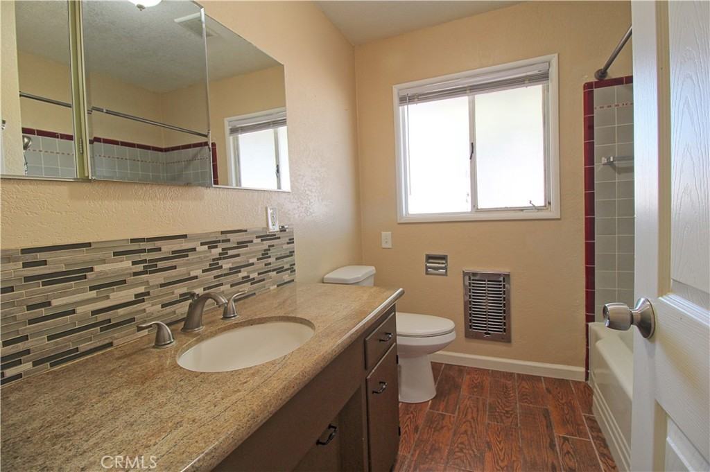 1416 W Nicolet St #1416 - Photo 2 of 12