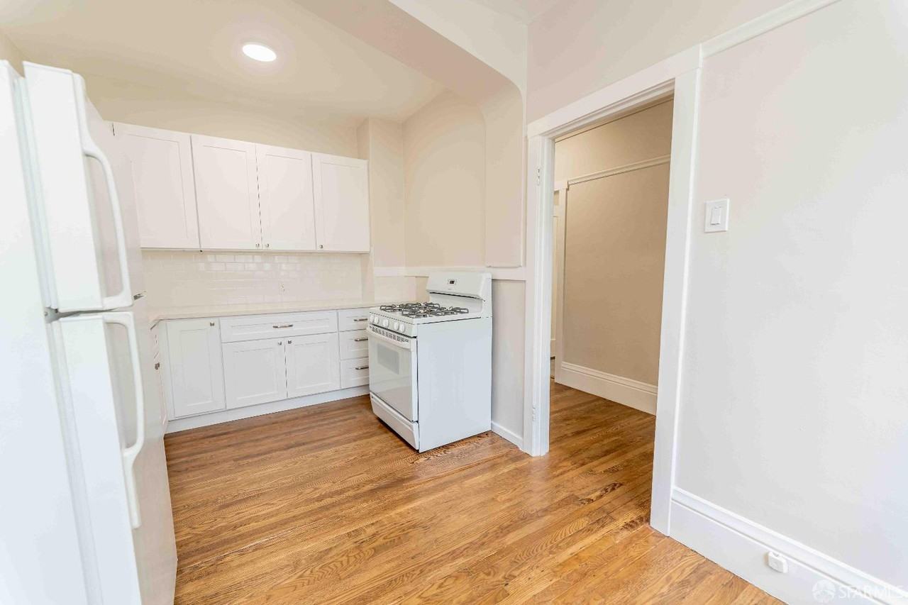 910 Bay St #910-9 - Photo 2 of 6