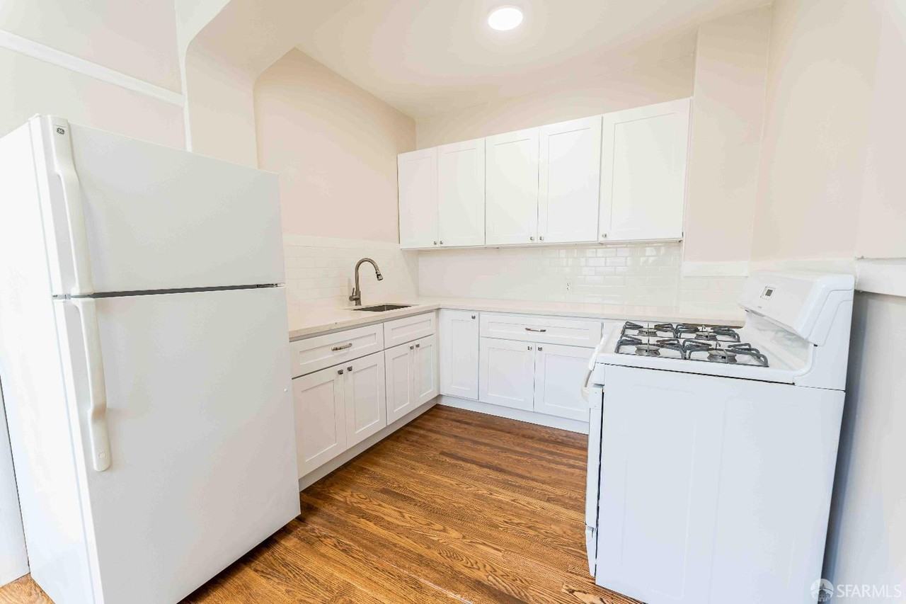 910 Bay St #910-9 - Photo 3 of 6