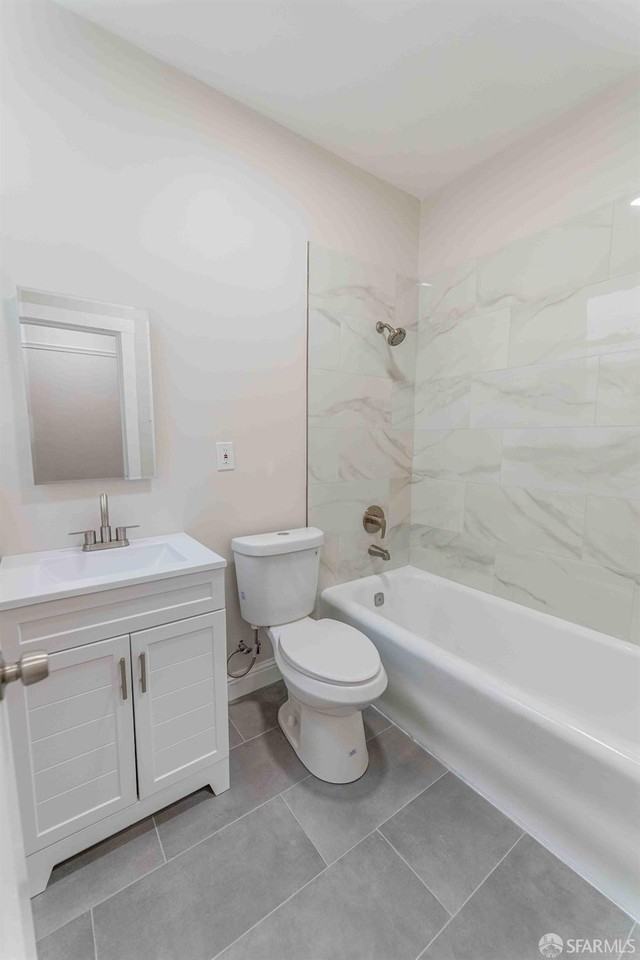 910 Bay St #910-9 - Photo 5 of 6