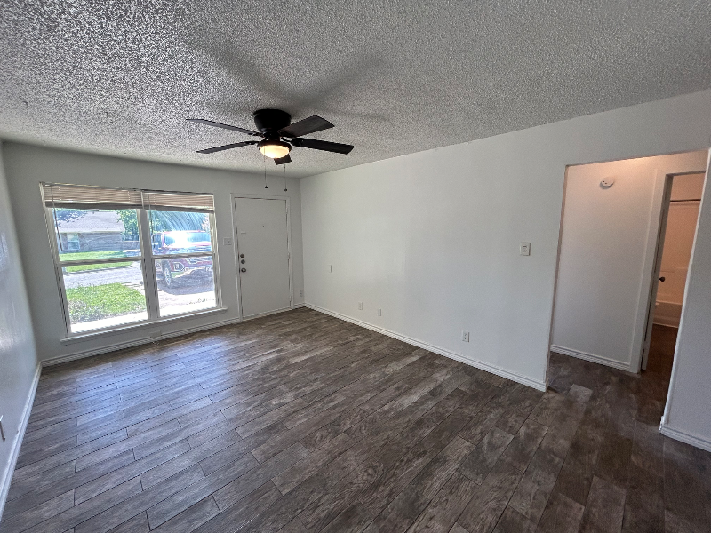 402 Randy Blvd #B - Photo 3 of 16