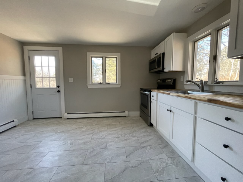 131 Durham Rd #B - Photo 4 of 15