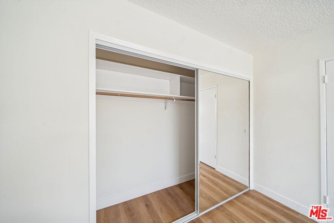 842 Westbourne Dr #842-8 - Photo 4 of 16