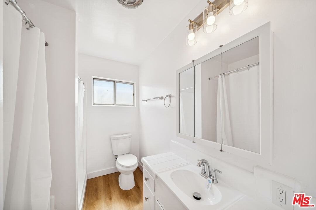 842 Westbourne Dr #842-8 - Photo 5 of 16