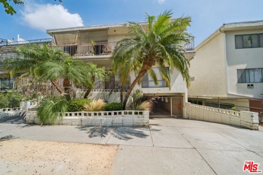 842 Westbourne Dr #842-8 - Photo 7 of 16