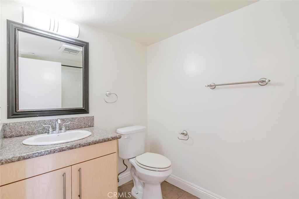 1466 Tamarind Ave #1466-103 - Photo 3 of 17