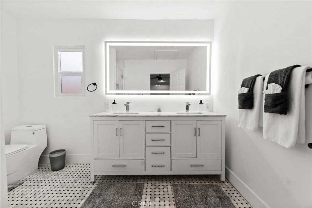 4351 E Calle De Carlos #4351 - Photo 6 of 23