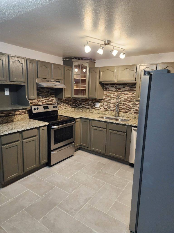 2050 Del Mar Dr - Photo 2 of 10