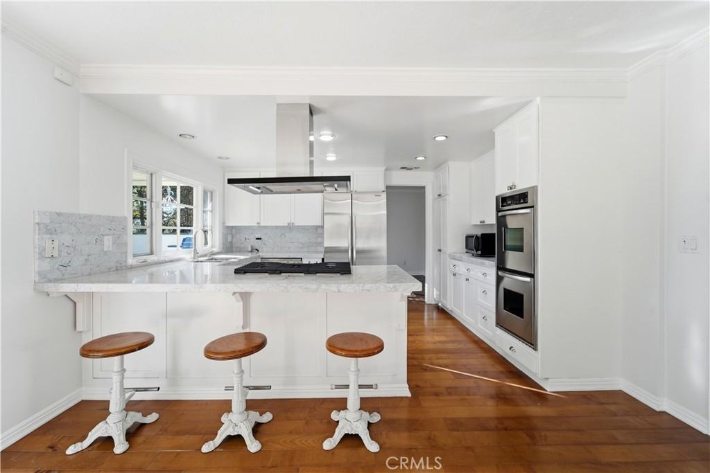 11344 Baird Ave #11344 - Photo 2 of 45