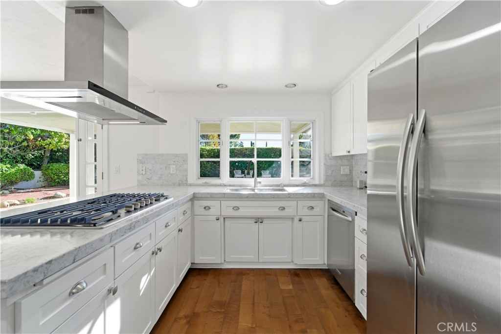 11344 Baird Ave #11344 - Photo 3 of 45