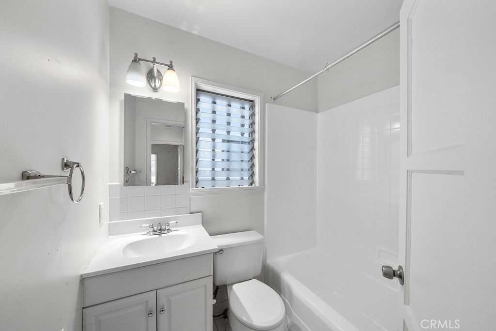 521 1/2 Carnation Ave #521 - Photo 5 of 7