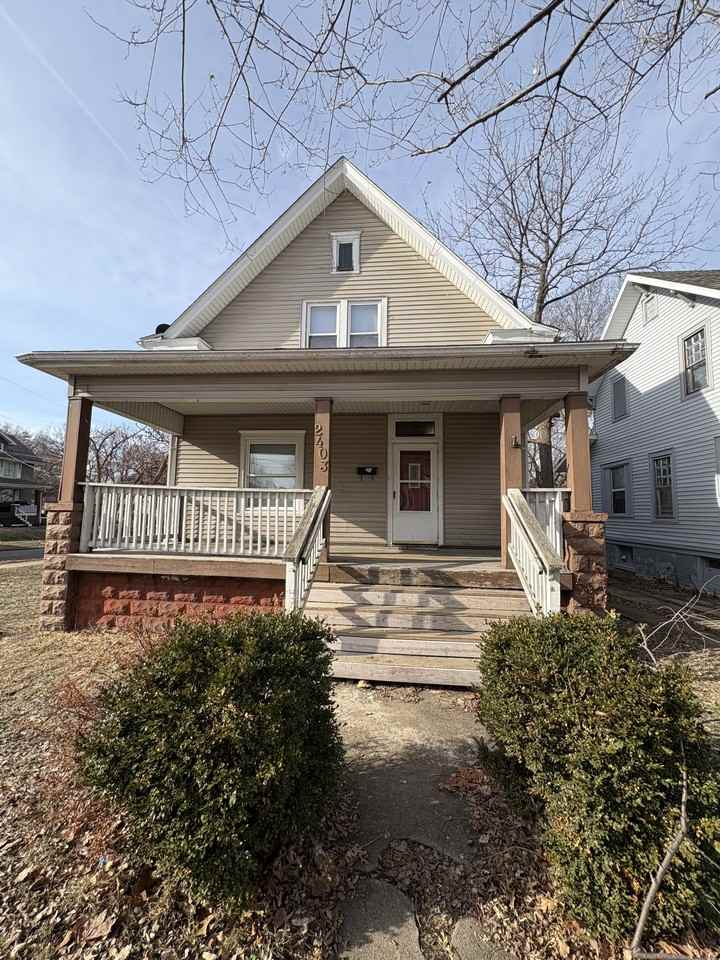 2403 North Peoria Avenue - Photo 2 of 16