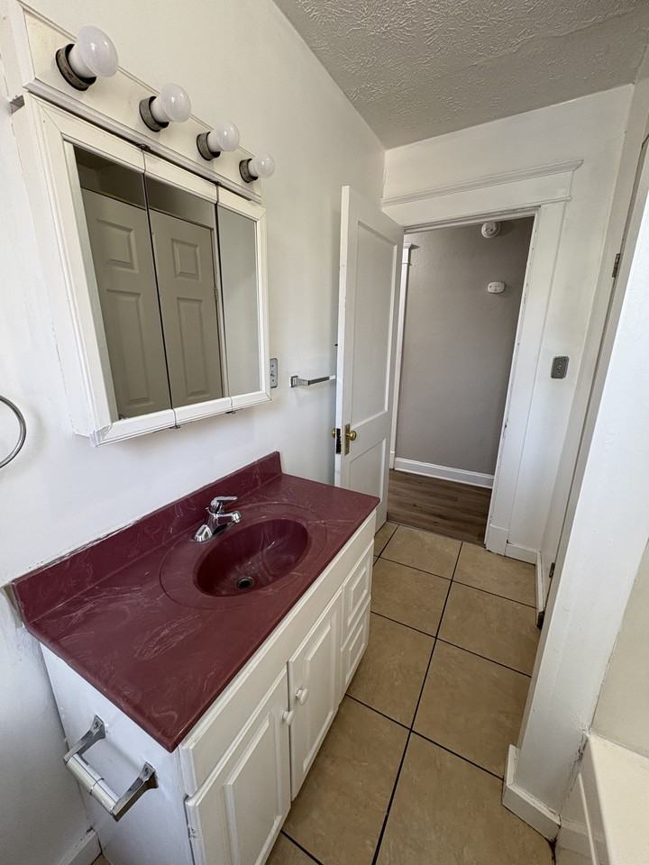 2403 North Peoria Avenue - Photo 3 of 16