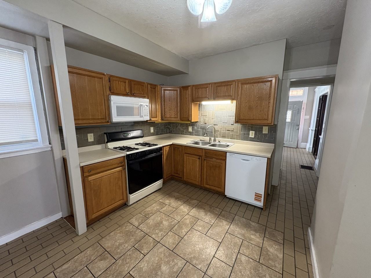 2403 North Peoria Avenue - Photo 7 of 16