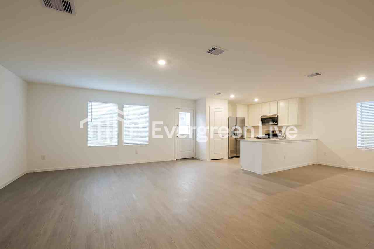 5918 Patriot Sound Drive - Photo 4 of 15