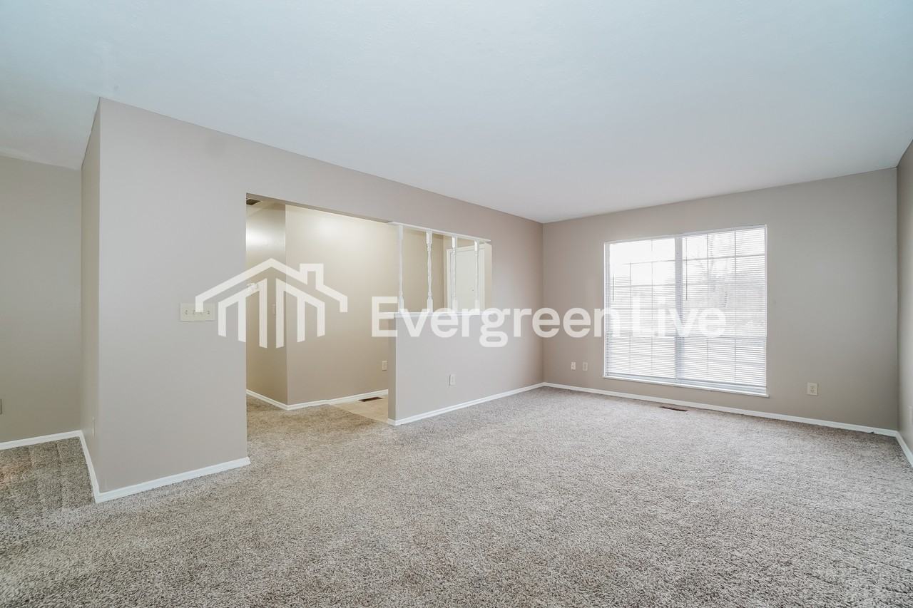 672 Liberty Ln - Photo 3 of 15