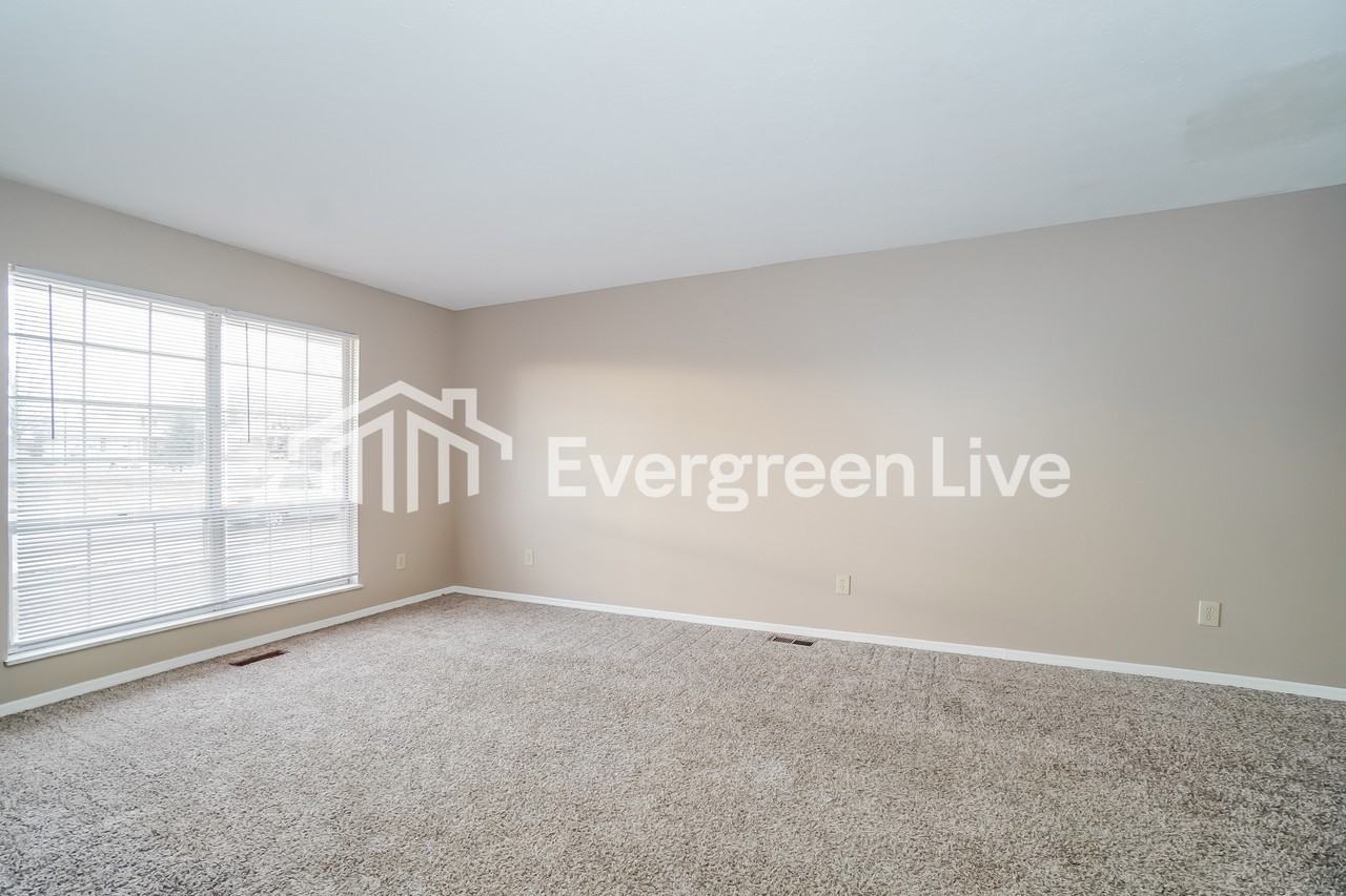 672 Liberty Ln - Photo 5 of 15