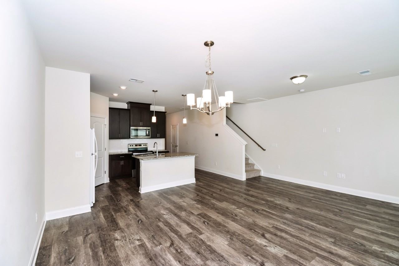 831 Holland Ct - Photo 5 of 22