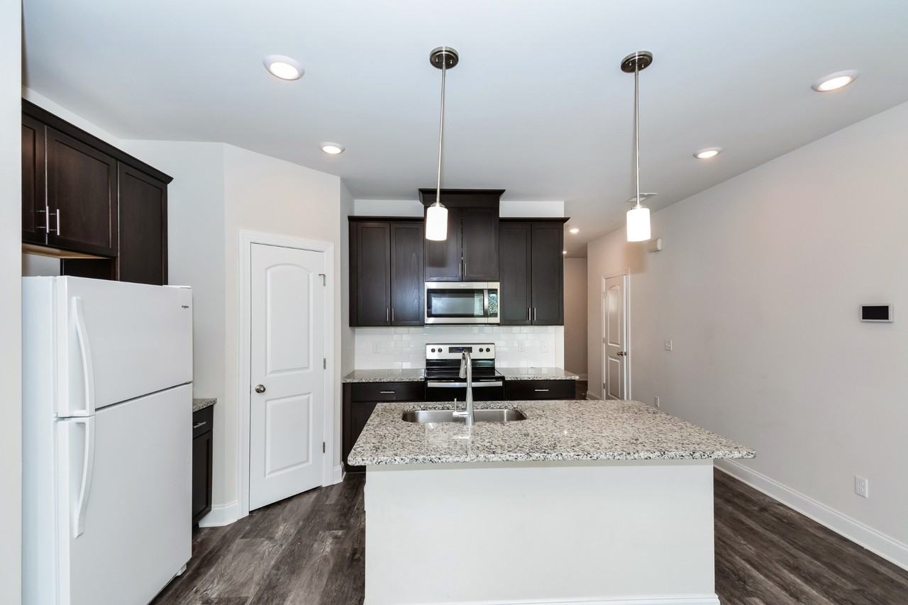 831 Holland Ct - Photo 6 of 22