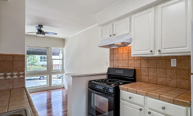 1241 N Fairfax Ave #1 - Photo 3 of 12