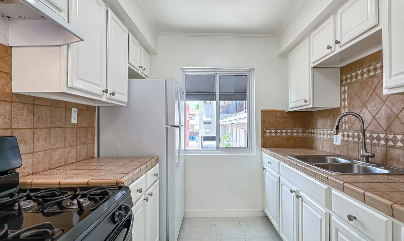 1241 N Fairfax Ave #1 - Photo 5 of 12