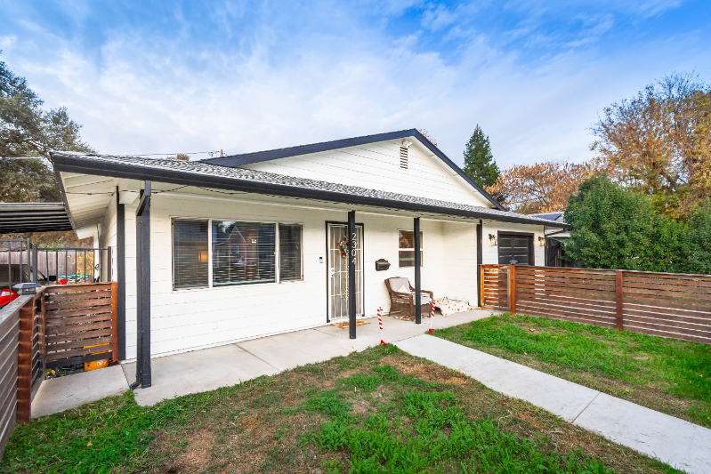 2304 Michigan Blvd - Photo 2 of 38