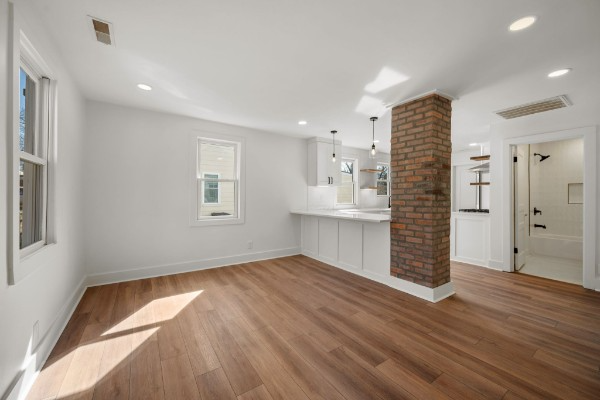 910 Apex St - Photo 3 of 19