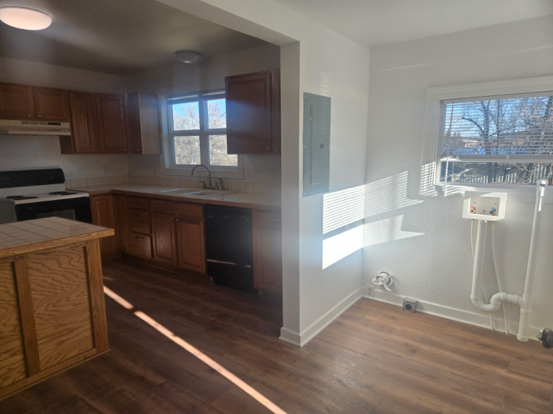 1228 1/2 Broadwater Ave #2 - Photo 3 of 12