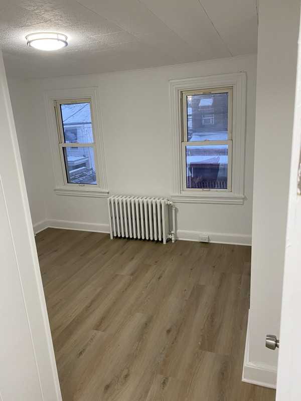 46 Bond St - Photo 3 of 6