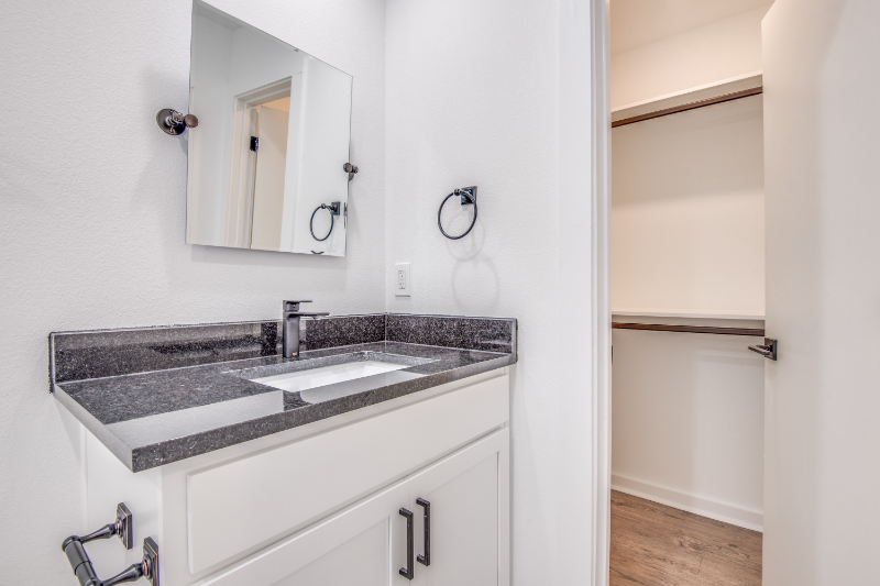 410 Lansing St #410 - Photo 5 of 13