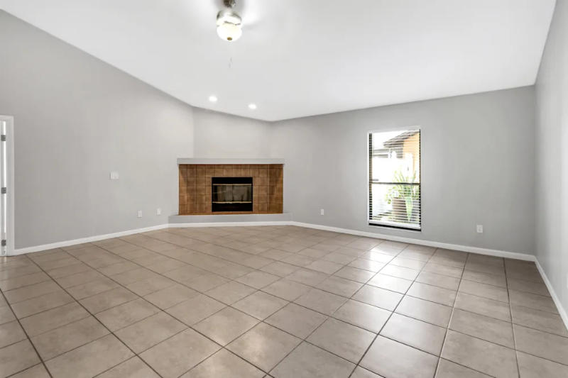 11204 Shadybrook Dr - Photo 2 of 12