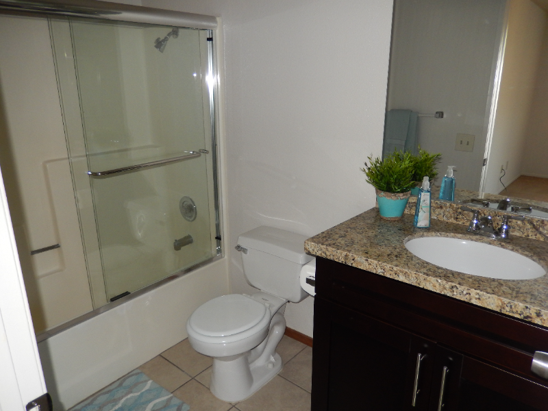 1030 Agate St - Photo 4 of 9